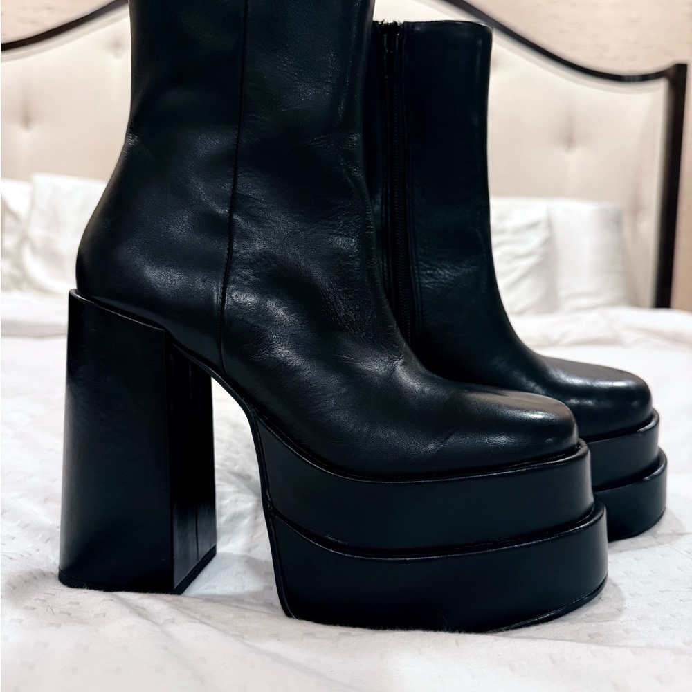 Steve Madden Black Ankle Booties with Chunky Platform